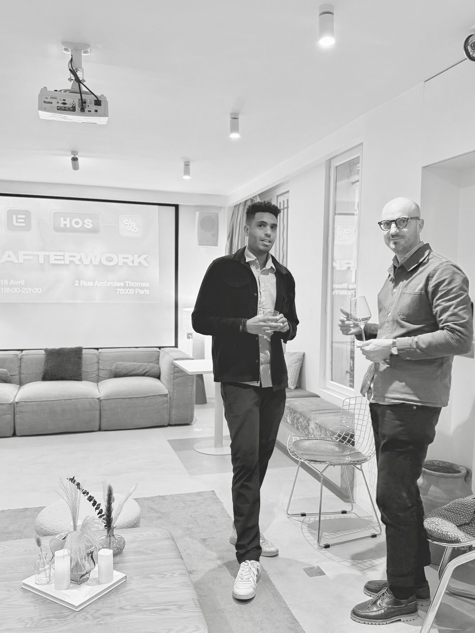 Deux membres de la communauté HOS lors d'un afterwork HOS à Paris